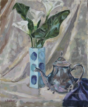 Vase bleu, fleurs arums et théière argent